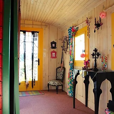 Roulotte La Dominique 4*