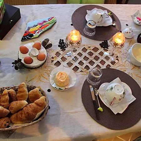 Roulotte La Dominique Bed & Breakfast Romery (Marne)