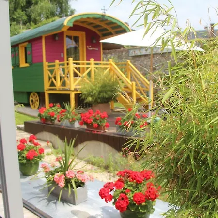 Roulotte La Dominique Bed & Breakfast 4*