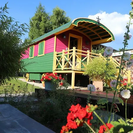 Couette-café Roulotte La Dominique 4*