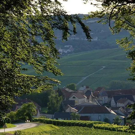 Roulotte La Dominique Couette-café 4*