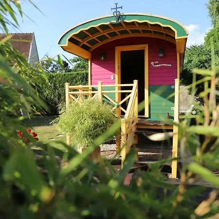 Roulotte La Dominique Bed & Breakfast Romery (Marne)