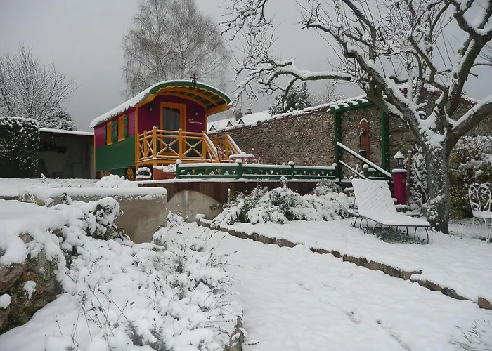 Roulotte La Dominique Bed & Breakfast 4*