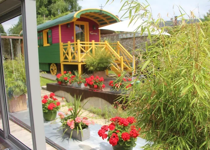 Roulotte La Dominique Bed & Breakfast 4*