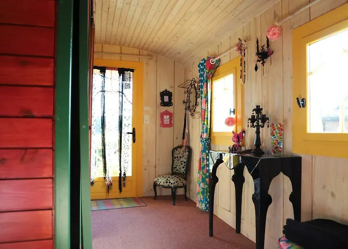 Roulotte La Dominique Bed & Breakfast 4*