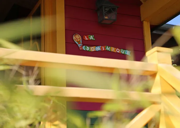 Roulotte La Dominique Bed & Breakfast 4*